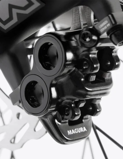 frenos de 4 pistones de la bicicleta Dartmoor Hornet Pro