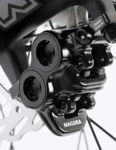 frenos de 4 pistones de la bicicleta Dartmoor Hornet Pro