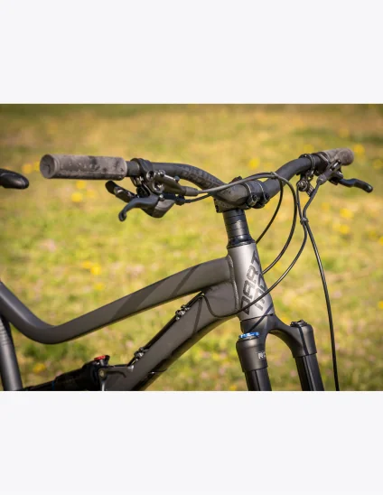 Vélo Dartmoor BlueBird Evo 27.5” avec 140/130 mm de débattement de suspension
