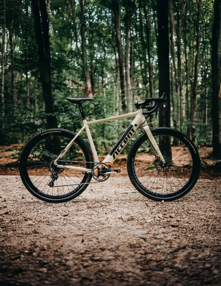 Vélo électrique de gravel Accent E-Furious M800