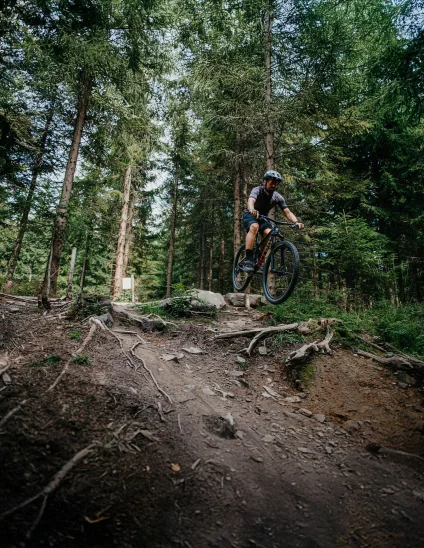 Vélo Accent Super Hero en carbone avec transmission Sram GX pour down country