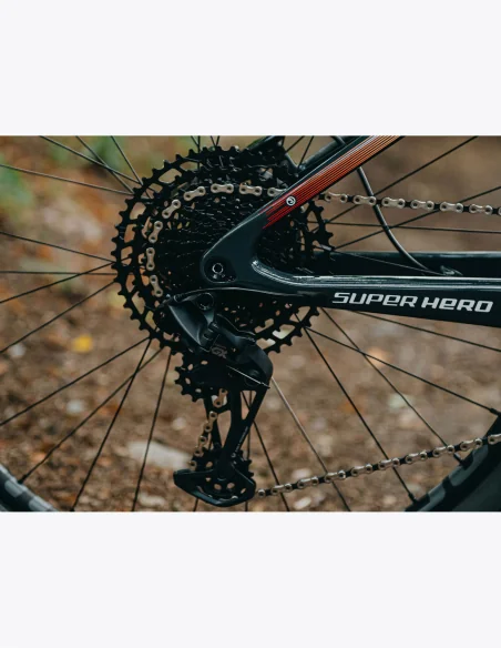 Bicicleta Accent Super Hero Carbon GX de 12 velocidades