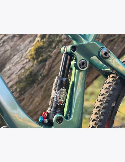 Vélo Accent Super Hero Carbon SLX | VTT tout-suspendu en carbone