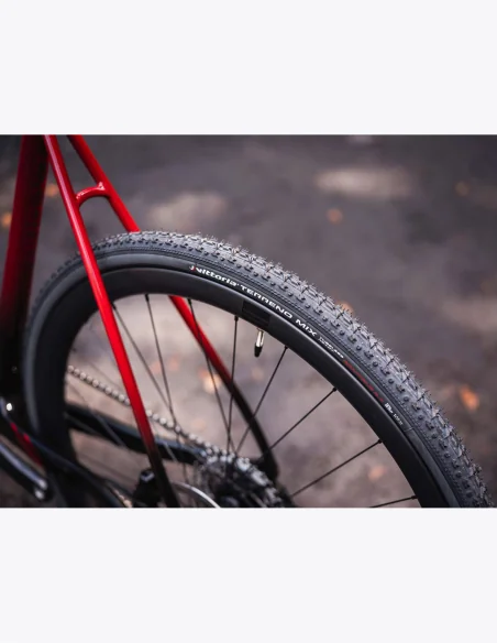 Bicicleta Accent CX-One Carbon Force AXS con neumáticos vittoria terreno mix