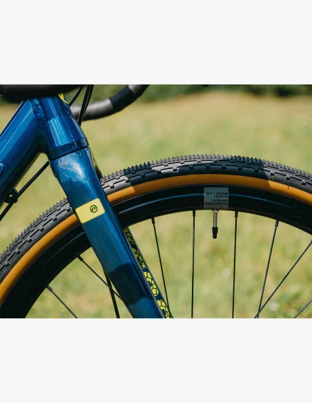 Bicicleta Accent Furious con horquilla de aluminio/carbono en color azul