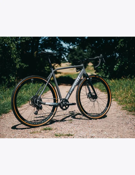 Bicicleta de gravel Accent Furious en color Gris con frenos de disco