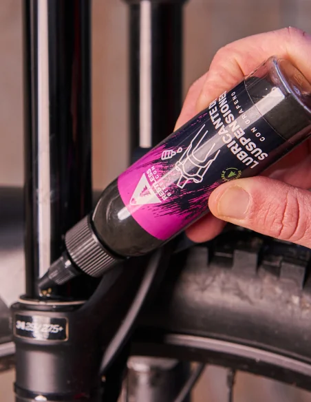Kit de limpieza para cuidar tu bici con lubricante de suspensiones biodegradable Kit de limpieza para cuidar tu bici con lubricante de suspensiones biodegradable