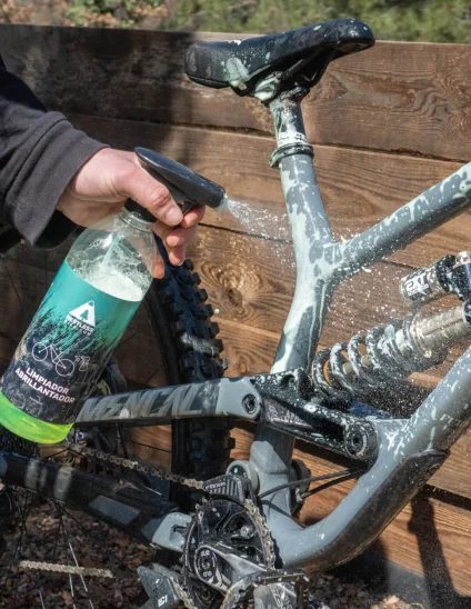 Kit de limpieza para cuidar tu bici con limpiador biodegradable