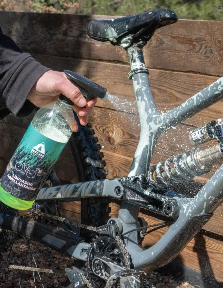 Kit de limpieza para cuidar tu bici con limpiador biodegradable Kit de limpieza para cuidar tu bici con limpiador biodegradable