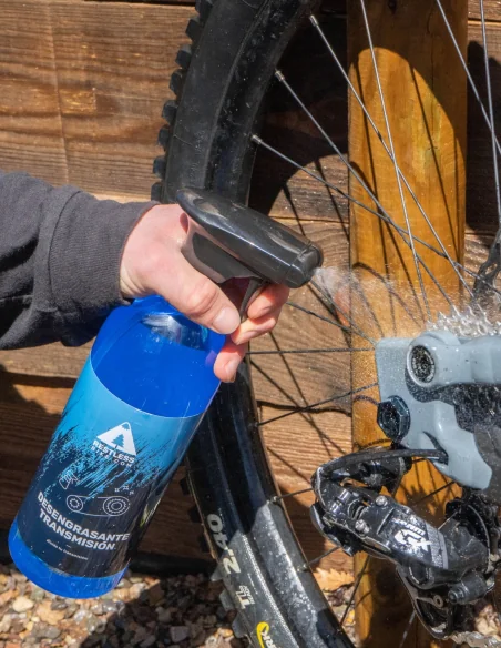 Kit de nettoyage vélo avec dégraissant pour transmission