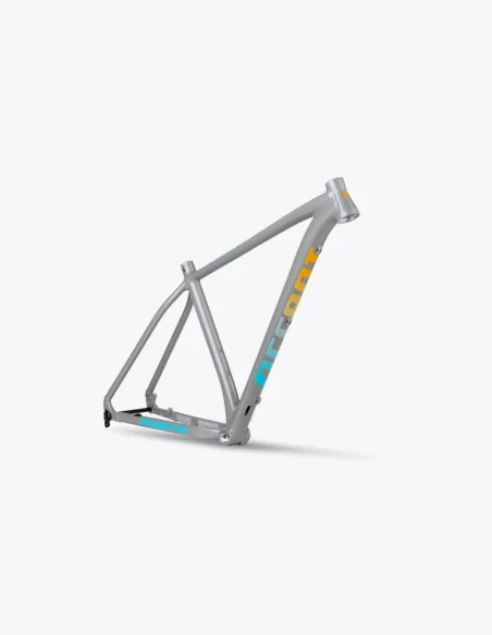 Cadre Accent Peak Boost de couleur argent avec lettrage bleu et orange