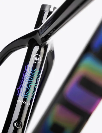detalles de la tala M del cuadro Accent Peak Carbon Boost black magic en color negro
