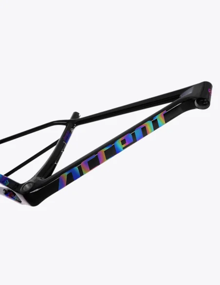 parte de abajo del cuadro Accent Peak Carbon Boost black magic