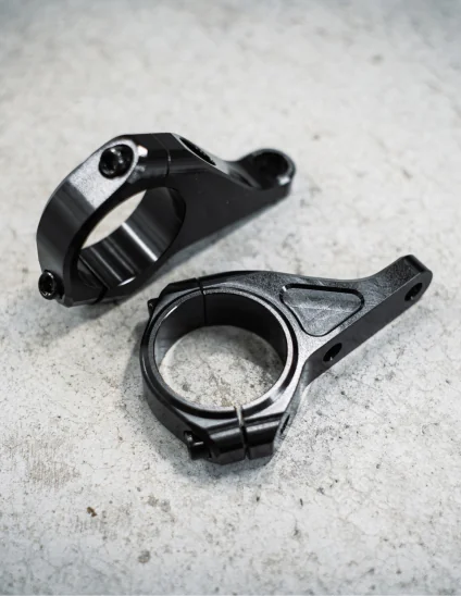 Detalle de la Potencia Dartmoor Thunder Direct para bicis con horquilla doble pletina