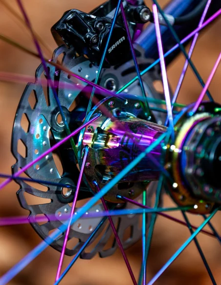 Moyeu Dartmoor Reel Pro V.2 Single Speed 10x135 de couleur petrol monté sur le vélo