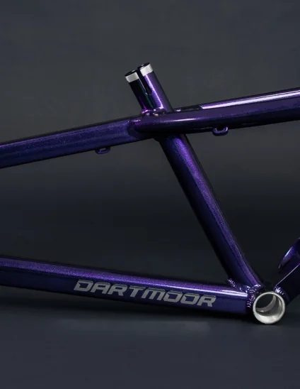 Cuadro Dartmoor Two6player Pro en color azul cósmico con fondo negro