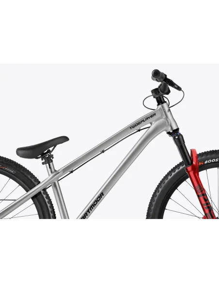 Bicicleta Dartmoor Two6player Pro en color Plata y horquilla de color rojo