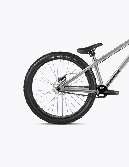 Bicicleta Dartmoor Two6player Pro con ruedas de 26" y color plata