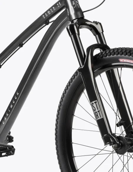 Vélo Dartmoor Gamer Intro 26" de couleur grise avec fourche RST Dirt RA