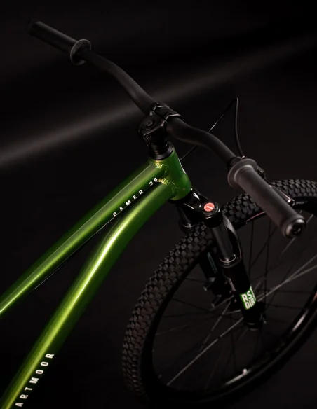 Bicicleta Dartmoor Gamer Intro 26" de color Verde con manillar y puños Dartmoor