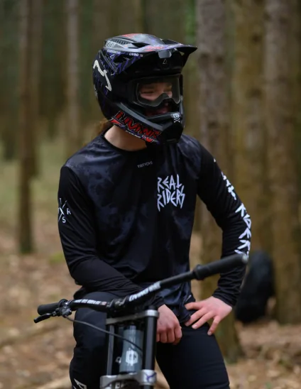 Camiseta para Enduro y descenso MTB en color negro de la marca Real Riders