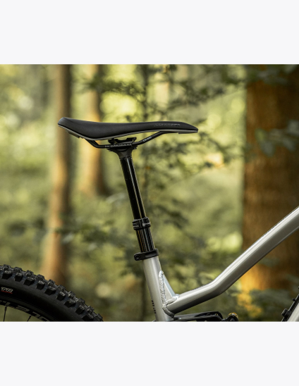 Vélo Dartmoor Rocbird Enduro EVO avec tige de selle télescopique