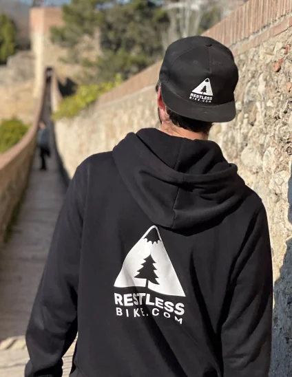 Gorra Restless Bike, de visera plana