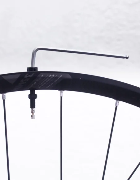valve tubeless qui peut être enlevée et remplacée à l'aide d'une clé allen valve tubeless qui peut être enlevée et remplacée à l'aide d'une clé allen