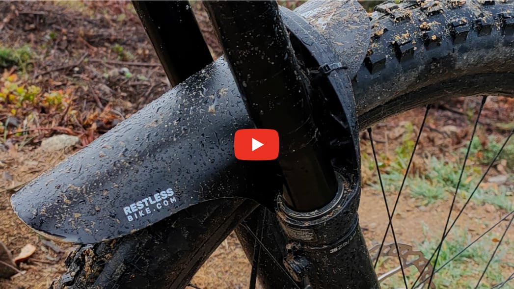 Video montando el guardabarros delantero de Restless Bike