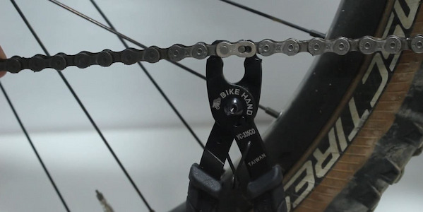 ¿Cómo quitar y poner el eslabón rápido de la Bicicleta?